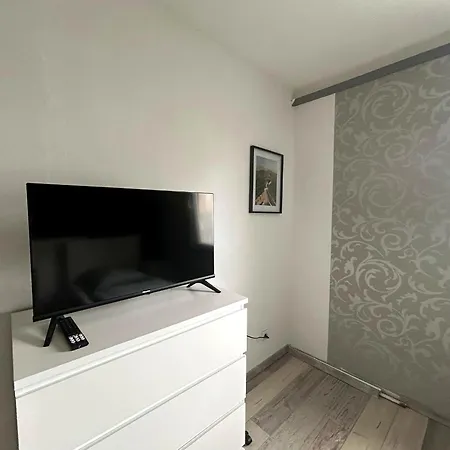 Modern 4 Beds A42 A3 *